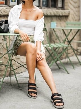 Uniqlo 100% linen white button down shirt